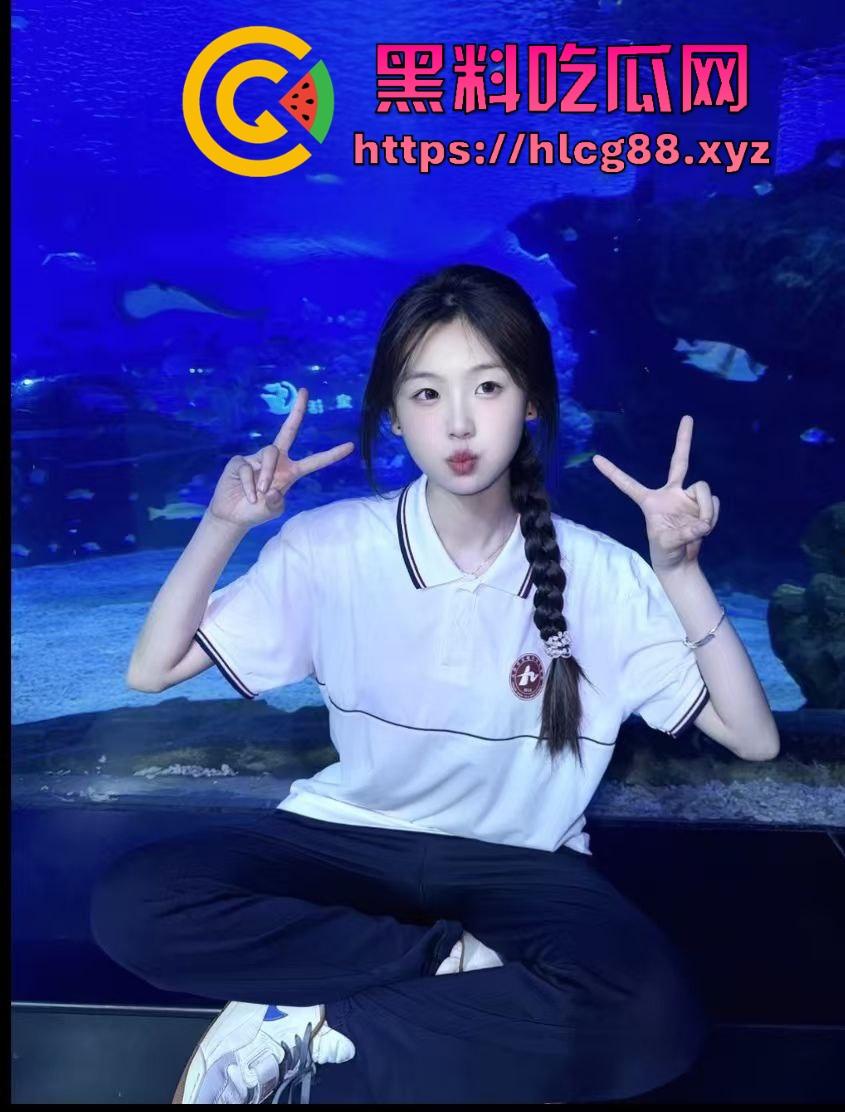 深圳罗湖三中『孙友鑫』动感炮机车练骚穴，家中炮机操穴喷淫瀑，飞流三千尺全是淫水透心凉！  第2张