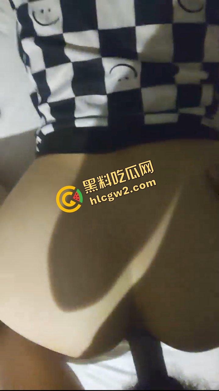 抖音极品尤物氛围感女神『绝缘体』炮台身材风骚至极 趴床淫叫直插骚穴！独家曝光！  第2张