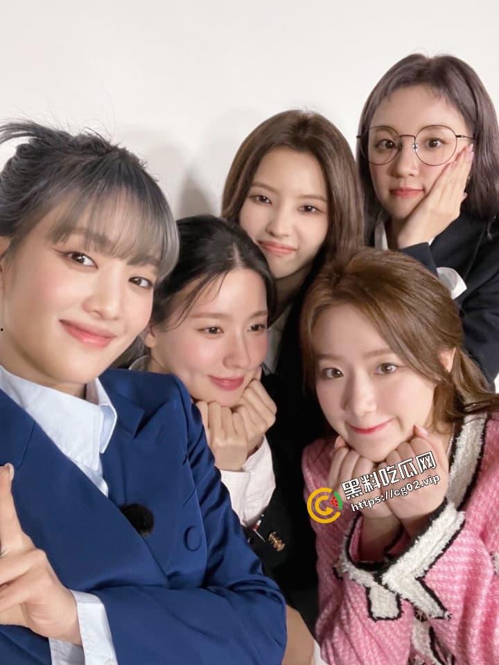 韩国女团 (G) I-DLE 台湾成员 叶舒华 露奶秀 跳舞时动作太大不慎漏点 现场表演真空上阵 褐色乳头小奶一览无余 第2张 韩国女团 (G) I-DLE 台湾成员 叶舒华 露奶秀 跳舞时动作太大不慎漏点 现场表演真空上阵 褐色乳头小奶一览无余 第2张