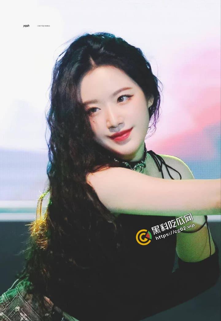 韩国女团 (G) I-DLE 台湾成员 叶舒华 露奶秀 跳舞时动作太大不慎漏点 现场表演真空上阵 褐色乳头小奶一览无余 第5张 韩国女团 (G) I-DLE 台湾成员 叶舒华 露奶秀 跳舞时动作太大不慎漏点 现场表演真空上阵 褐色乳头小奶一览无余 第5张