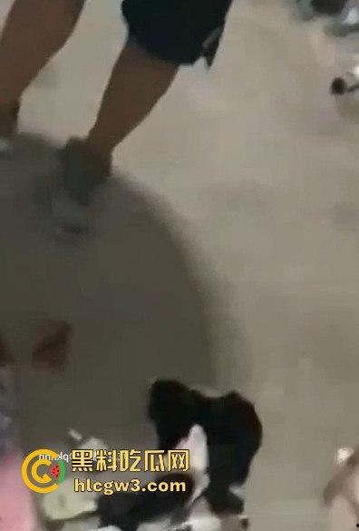 安徽校园内衣大盗现场翻车!臭袜子满地,小伙口味重,偷遍女宿舍内裤,活脱脱现代采花贼! 第7张 安徽校园内衣大盗现场翻车!臭袜子满地,小伙口味重,偷遍女宿舍内裤,活脱脱现代采花贼! 第7张