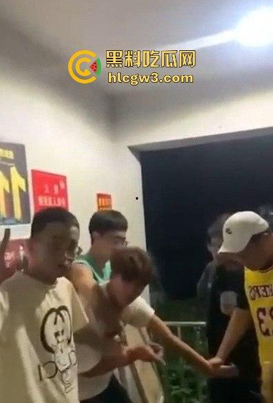 安徽校园内衣大盗现场翻车!臭袜子满地,小伙口味重,偷遍女宿舍内裤,活脱脱现代采花贼! 第9张 安徽校园内衣大盗现场翻车!臭袜子满地,小伙口味重,偷遍女宿舍内裤,活脱脱现代采花贼! 第9张