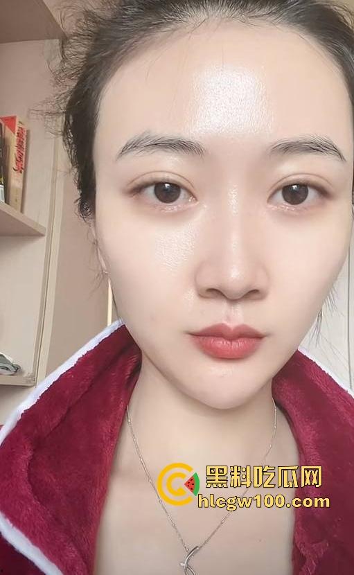 抖音美艳少妇【向子】露脸私密视频泄露，骚气动作极致勾引让人看傻眼！  第4张