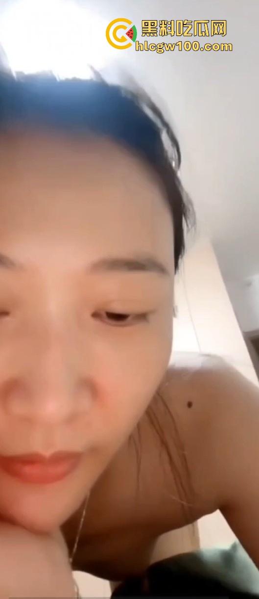 抖音美艳少妇【向子】露脸私密视频泄露，骚气动作极致勾引让人看傻眼！  第9张