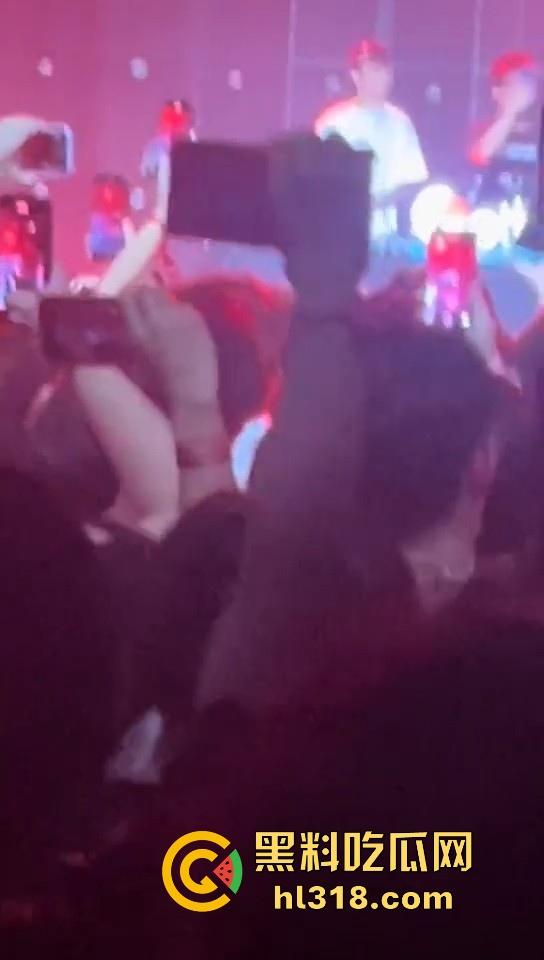杭州TrapCN酒吧，猥琐男近距离射美女腿上，猥亵行为引发全场diss，你别说这哥们挺hip hop的！  第6张