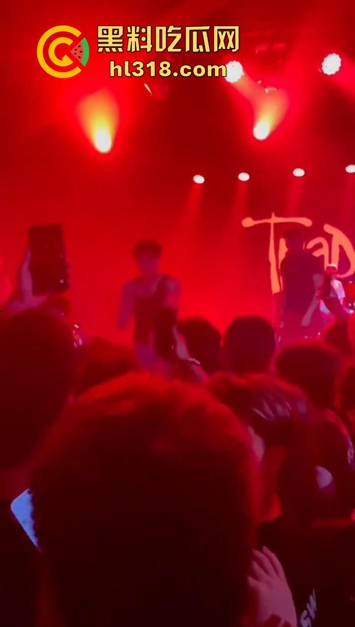 杭州TrapCN酒吧，猥琐男近距离射美女腿上，猥亵行为引发全场diss，你别说这哥们挺hip hop的！  第7张