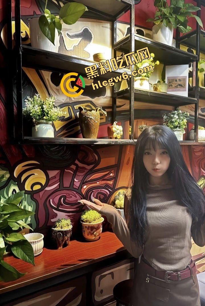 湖南邵阳学院清纯甜妹细腰炮台『戴佳怡』全自动骚臀小骚逼 主动抽插金主鸡巴！原创独家曝光流出！  第4张