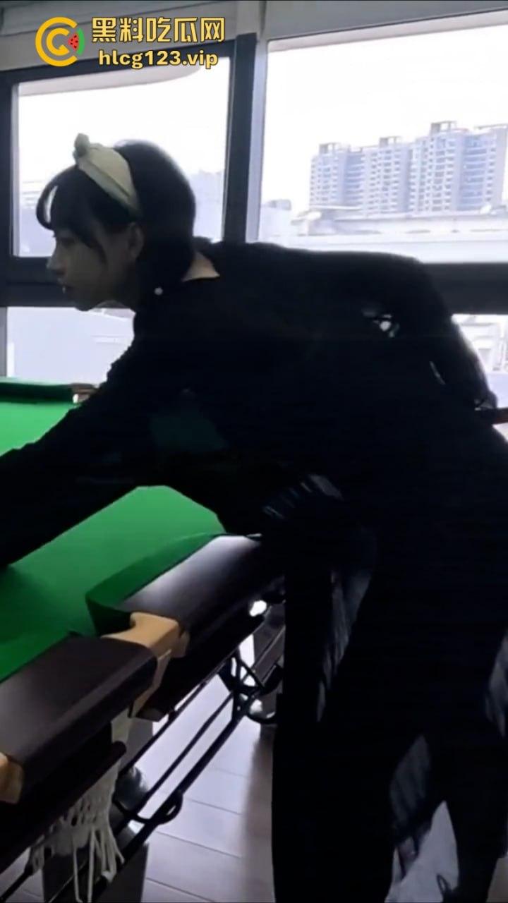 万物皆是媛！又来个台球媛 美女真空打台球打乒乓球挥洒香汗奶头凸凸  第5张