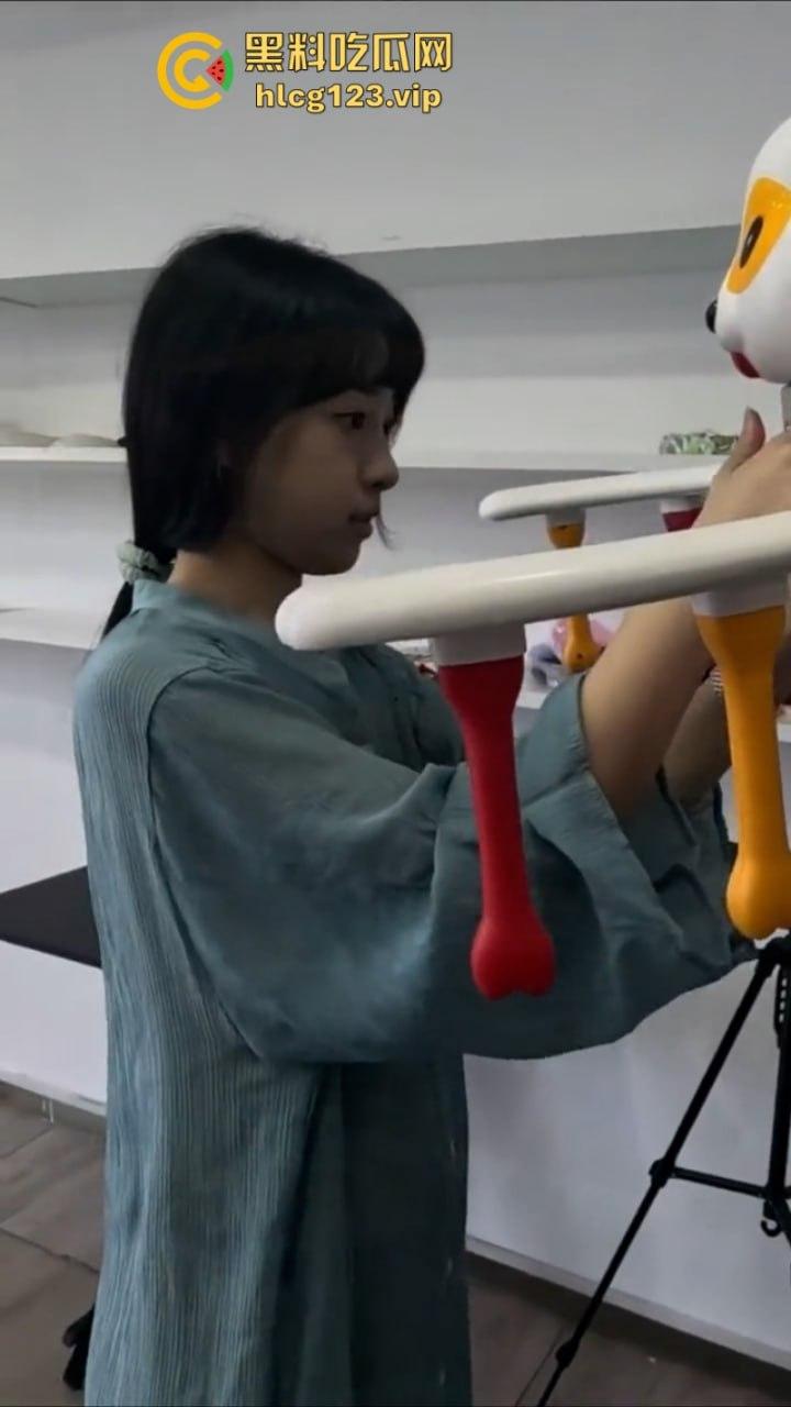 万物皆是媛！又来个台球媛 美女真空打台球打乒乓球挥洒香汗奶头凸凸  第7张