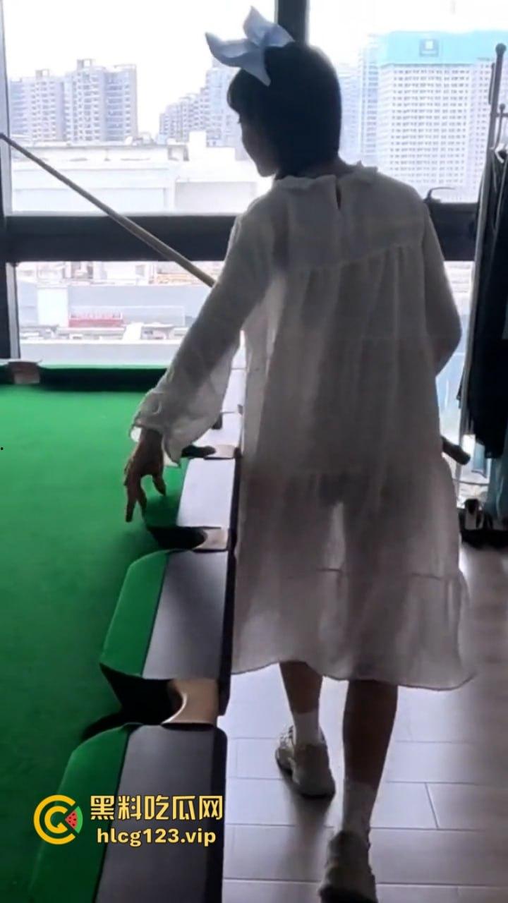 万物皆是媛！又来个台球媛 美女真空打台球打乒乓球挥洒香汗奶头凸凸  第20张