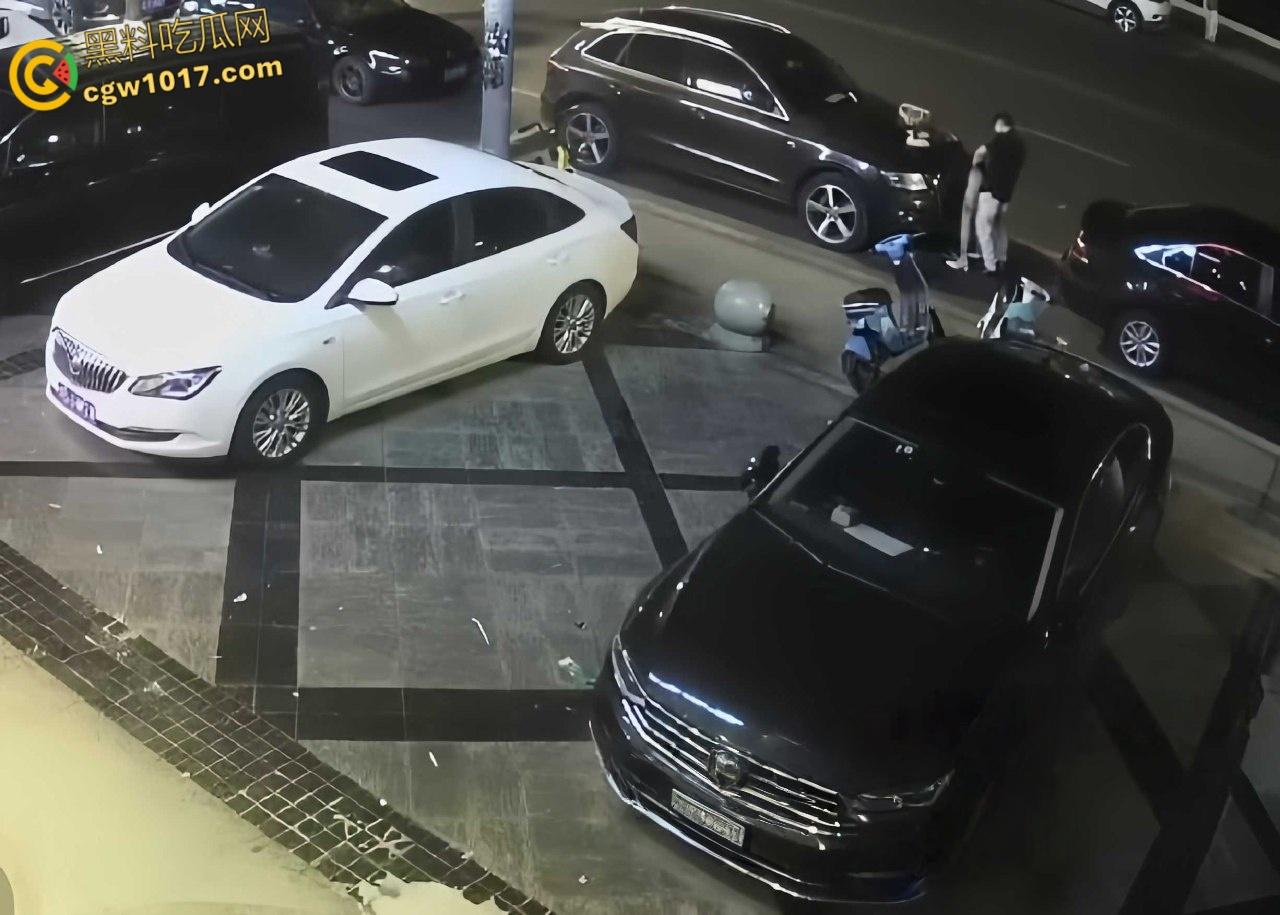 酒醉男女深夜在马路边,众目睽睽之下直接开始野战模式,饥渴母狗跪地口交,趴在引擎盖上掀裙后入打桩! 第6张 酒醉男女深夜在马路边,众目睽睽之下直接开始野战模式,饥渴母狗跪地口交,趴在引擎盖上掀裙后入打桩! 第6张