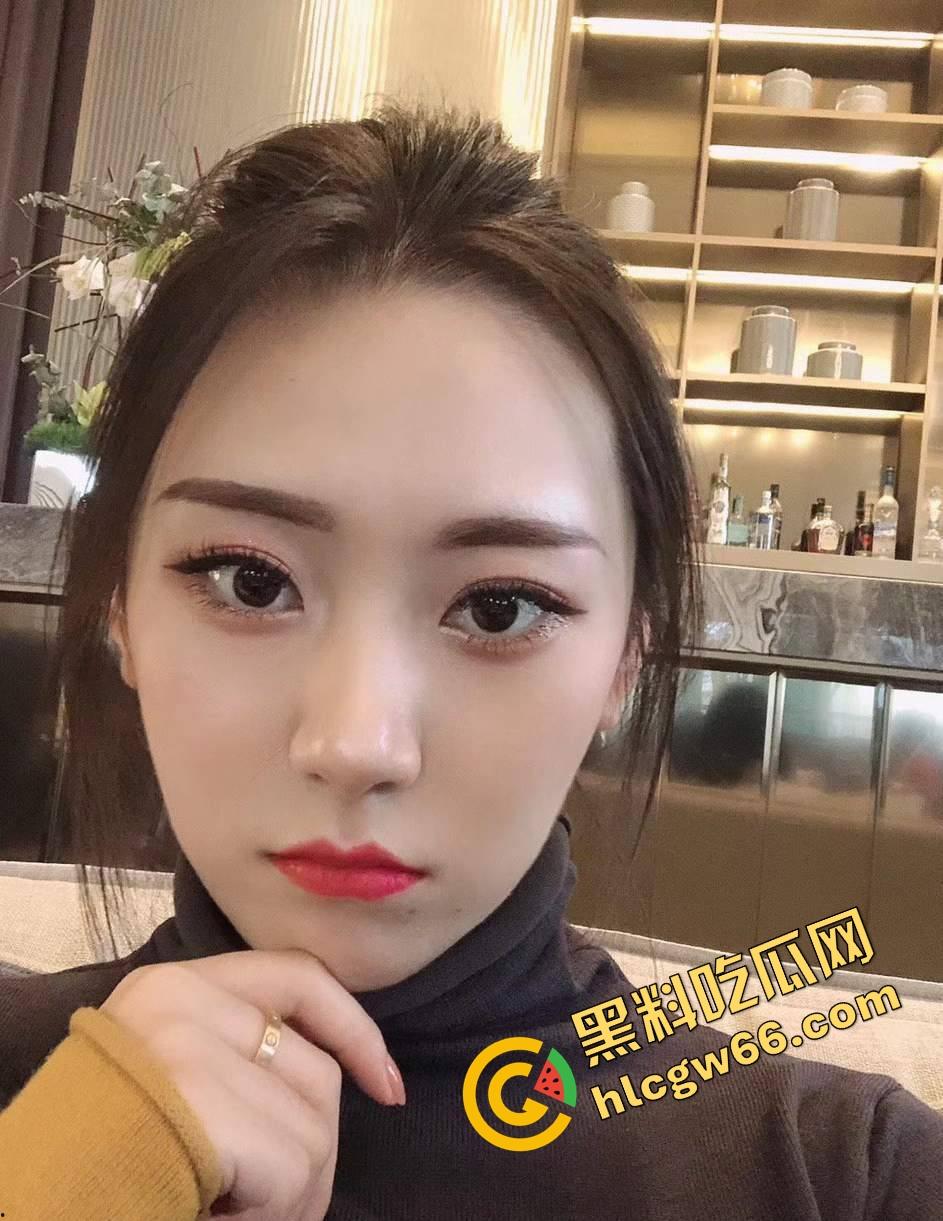 吕总调教计划外传空姐篇，制服冷艳空中婊子，落地即变骚狗，一根皮鞭抽出逼水喷湿！  第1张