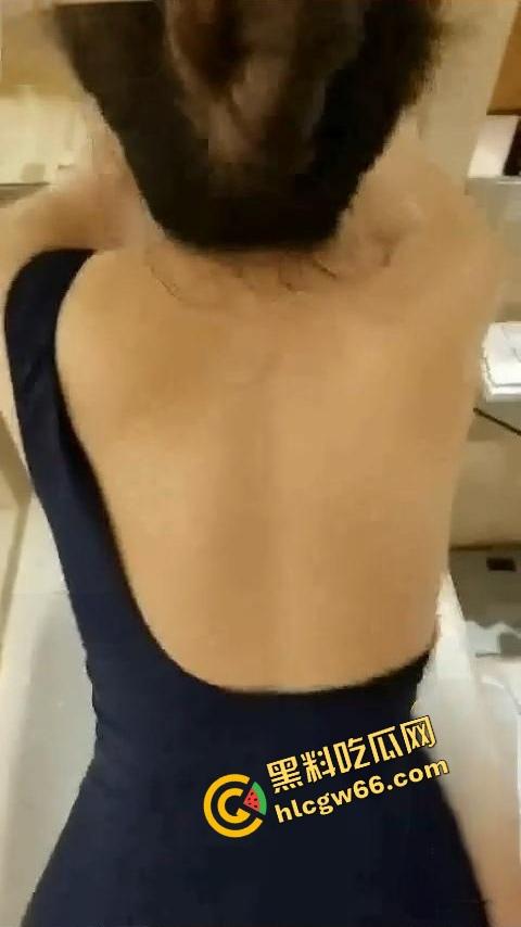 吕总调教计划外传空姐篇，制服冷艳空中婊子，落地即变骚狗，一根皮鞭抽出逼水喷湿！  第12张