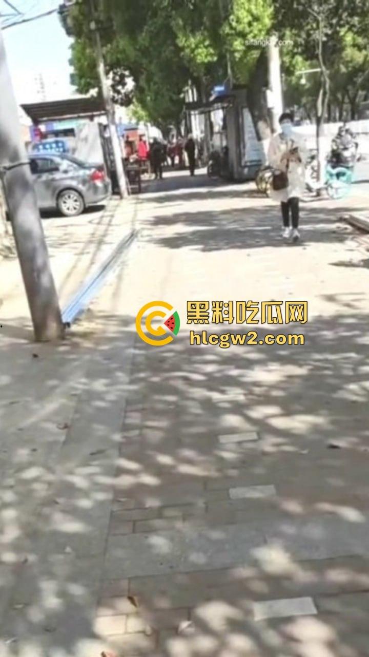 四眼约炮大神牛逼炸了！征服四位寂寞阿姨骑电动车轮番赴约被操，全程对话骚到爆 阿姨们直接抢着被要被上！  第6张