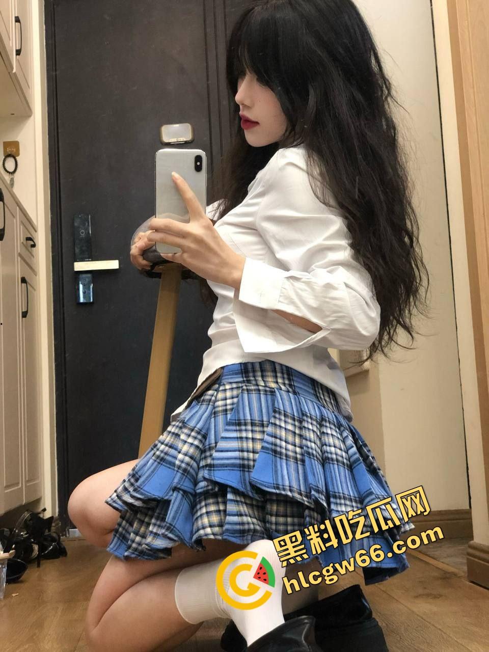 西安市师范大学大三骚妹钱月私照流出！白虎粉嫩穴＋白腿袜诱惑，疑似被足控男友操到喷汁拍全套！  第7张