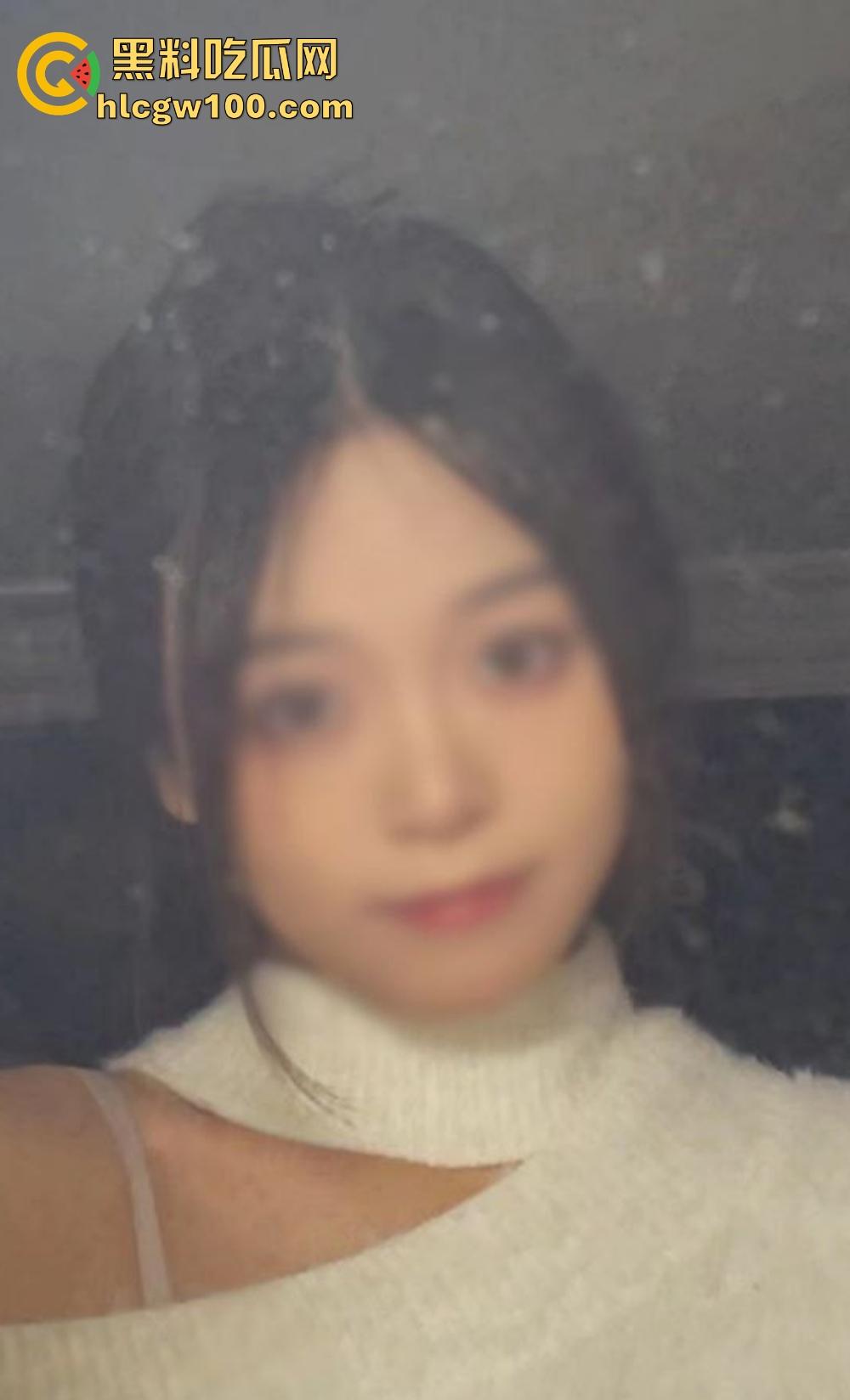 校花竟然是OF老司机，南京大学JK长腿美女『左晴』公开舔鸡巴秀技术，吃鸡还能比耶，鸡巴都被吸软了！  第2张