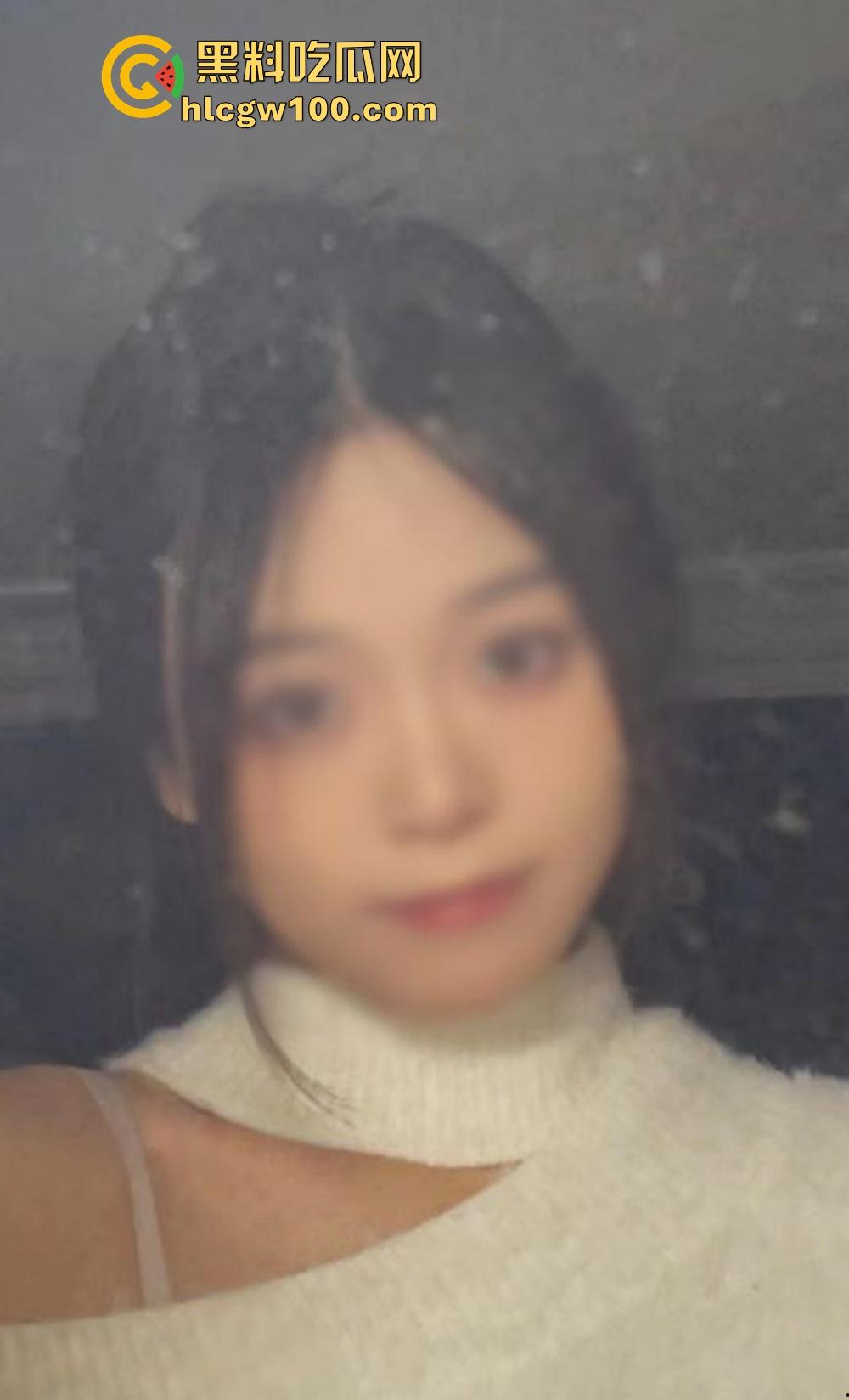 校花竟然是OF老司机，南京大学JK长腿美女『左晴』公开舔鸡巴秀技术，吃鸡还能比耶，鸡巴都被吸软了！  第3张