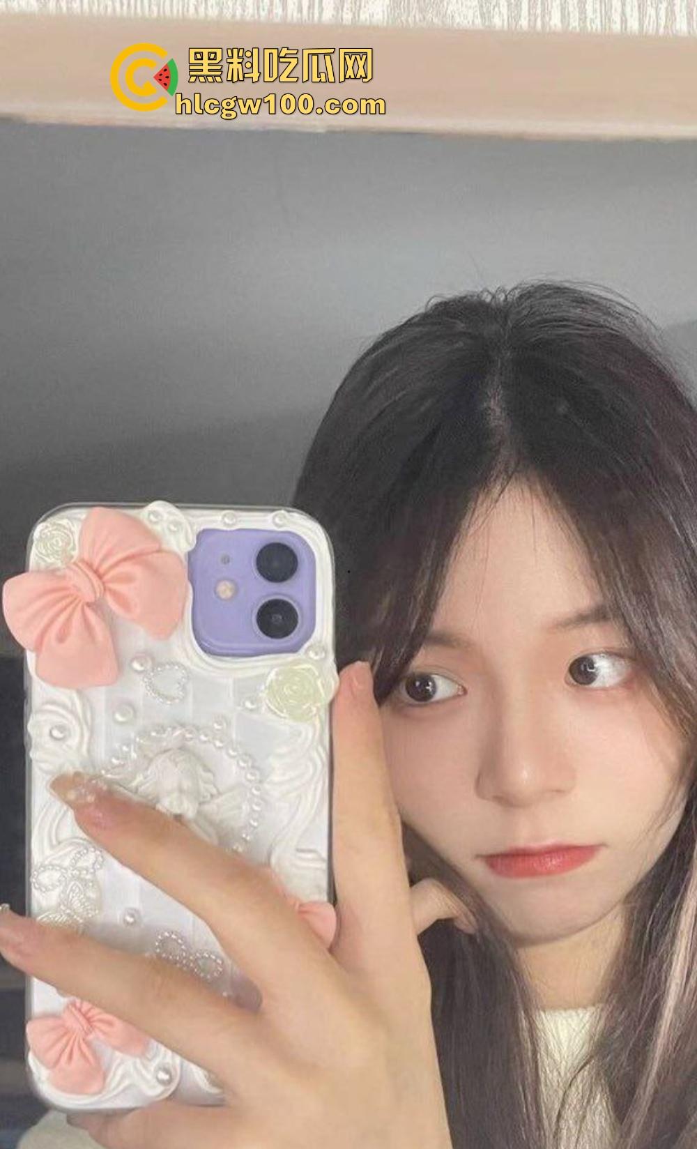 校花竟然是OF老司机，南京大学JK长腿美女『左晴』公开舔鸡巴秀技术，吃鸡还能比耶，鸡巴都被吸软了！  第6张