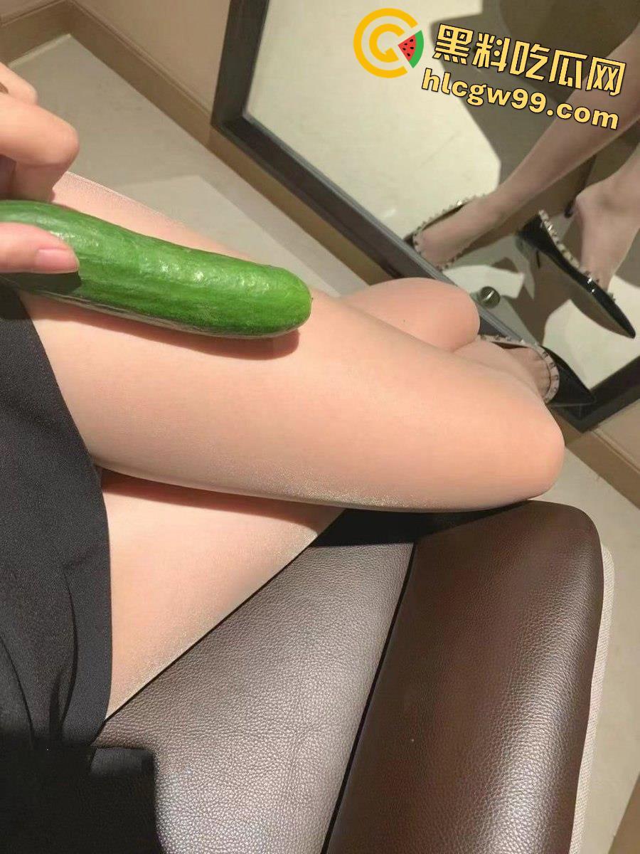 北体学院舞蹈老师【宋欣】学生心中的女神沦为主人的精盆母狗，一字马体位操逼不敢想有多爽  第25张