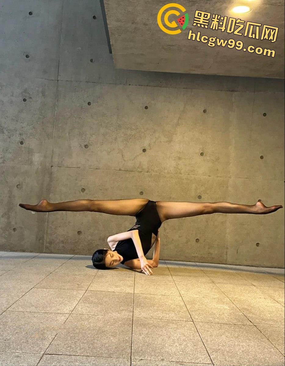 北体学院舞蹈老师【宋欣】学生心中的女神沦为主人的精盆母狗，一字马体位操逼不敢想有多爽  第45张