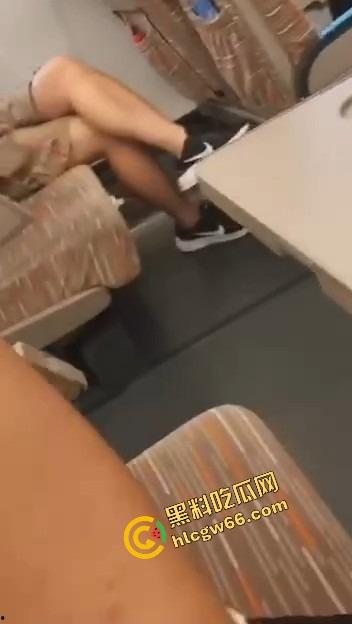 瓜友河南旅游顺路找了个伴游妹子,高铁还没到站就给口爆深喉,整节车厢都是她舔鸡巴的声音! 第13张 瓜友河南旅游顺路找了个伴游妹子,高铁还没到站就给口爆深喉,整节车厢都是她舔鸡巴的声音! 第13张