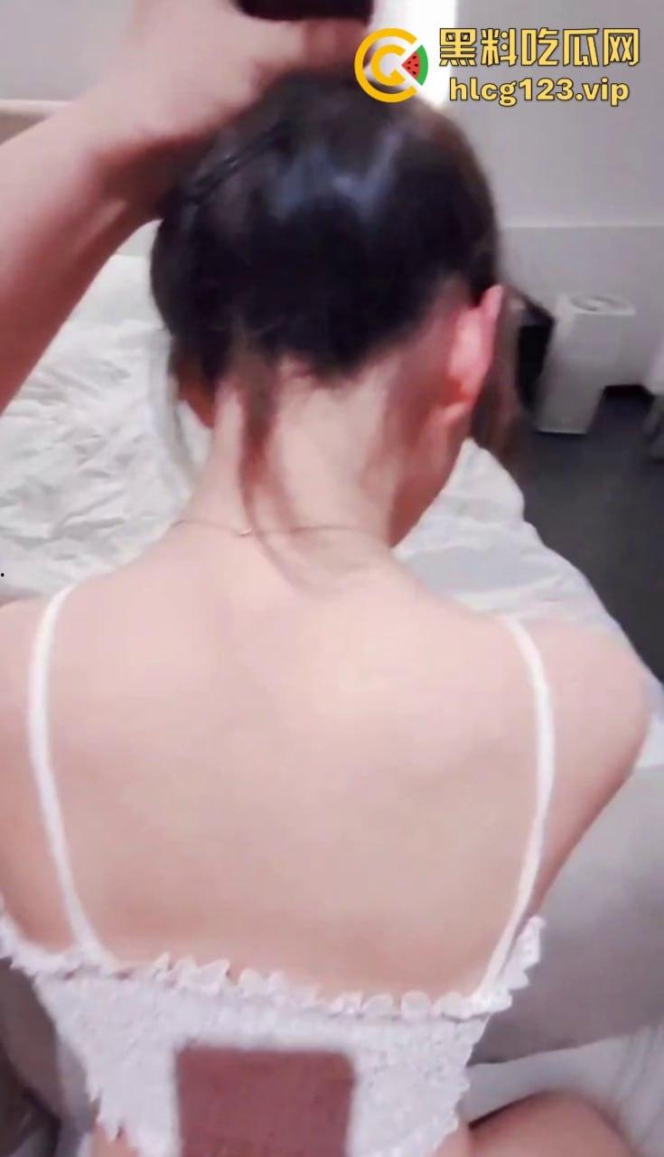 闽南师范大学团委【莹莹】极品反差婊被男友各种调教做爱 被操到高潮喷水  第8张