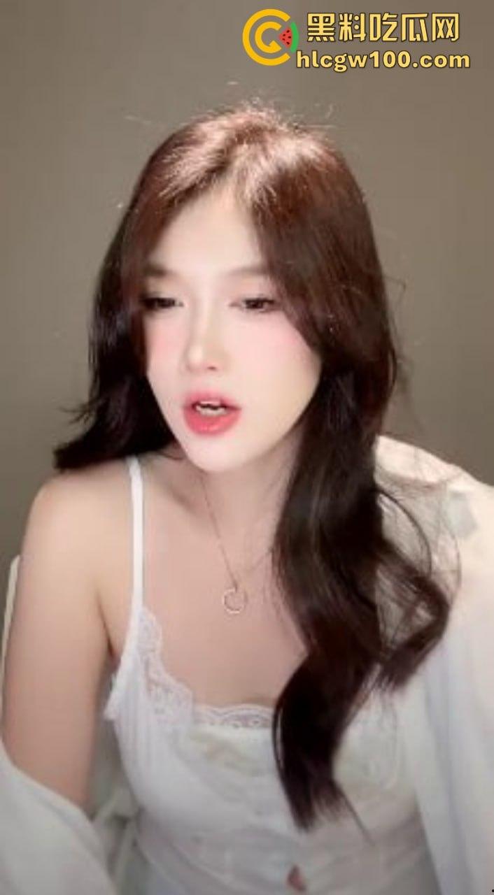 快手高颜值网红【大乔不可】密码房擦边热舞视频泄密 制服诱惑淫荡肉体太赞了  第4张