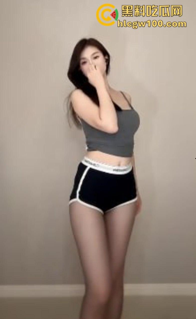 快手高颜值网红【大乔不可】密码房擦边热舞视频泄密 制服诱惑淫荡肉体太赞了  第13张