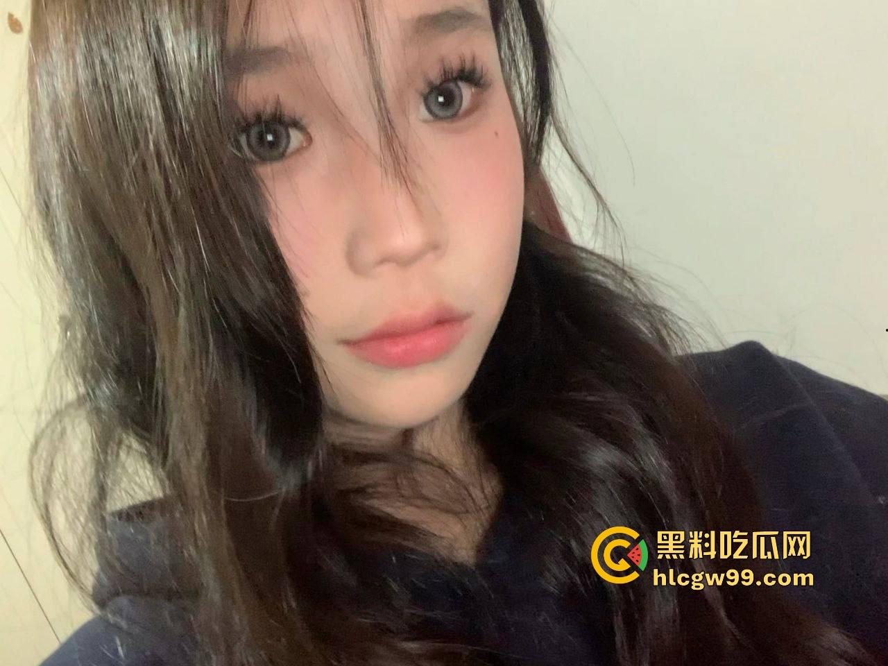 重庆巨乳小母狗『王晓希』独家视频曝光，跪地揉奶跳骚舞，脸穴同框疯狂自慰求主人大鸡巴！  第1张