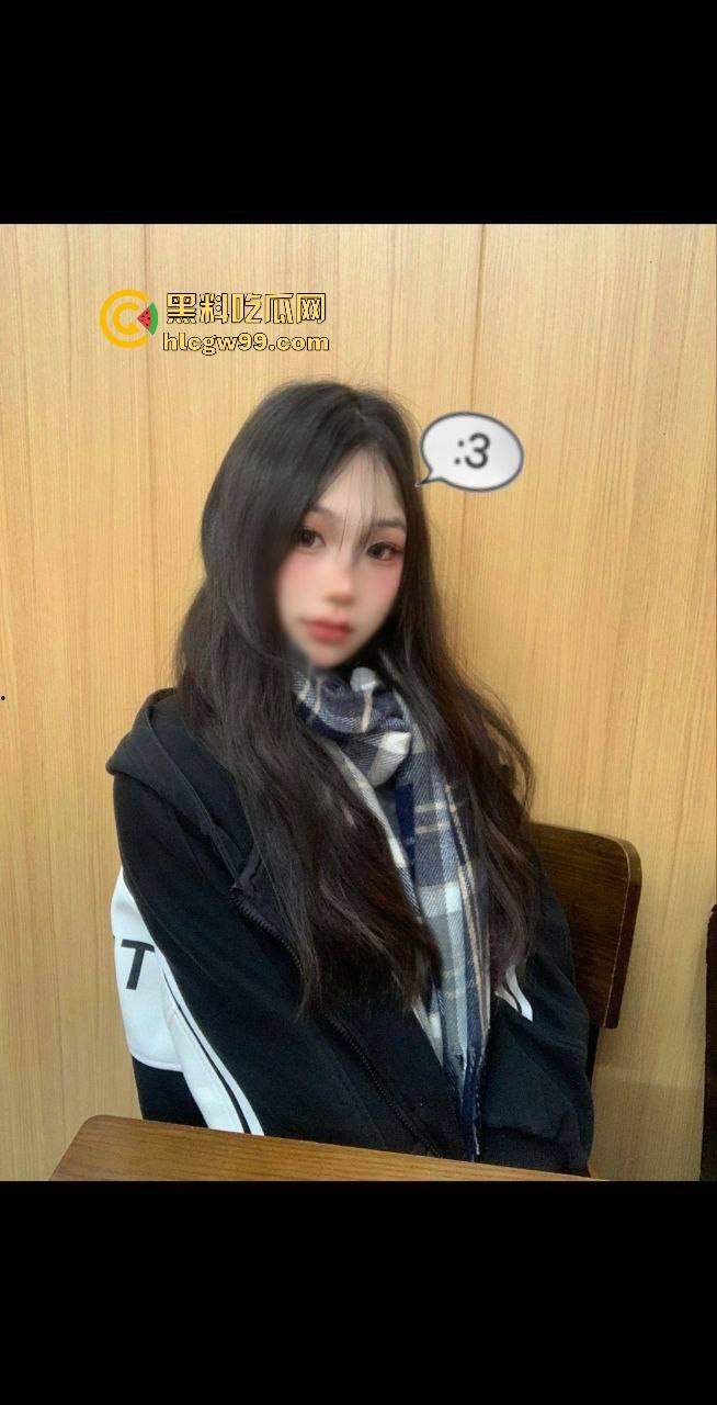 重庆巨乳小母狗『王晓希』独家视频曝光，跪地揉奶跳骚舞，脸穴同框疯狂自慰求主人大鸡巴！  第3张