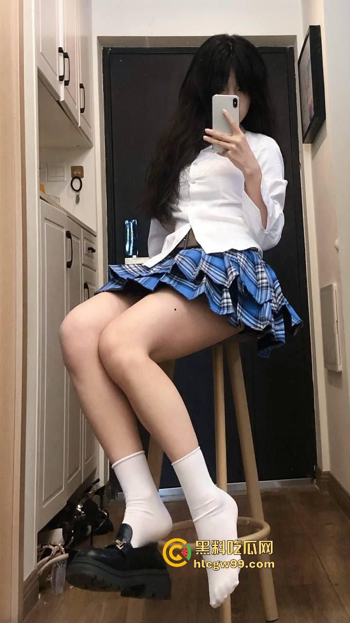 重庆巨乳小母狗『王晓希』独家视频曝光，跪地揉奶跳骚舞，脸穴同框疯狂自慰求主人大鸡巴！  第6张