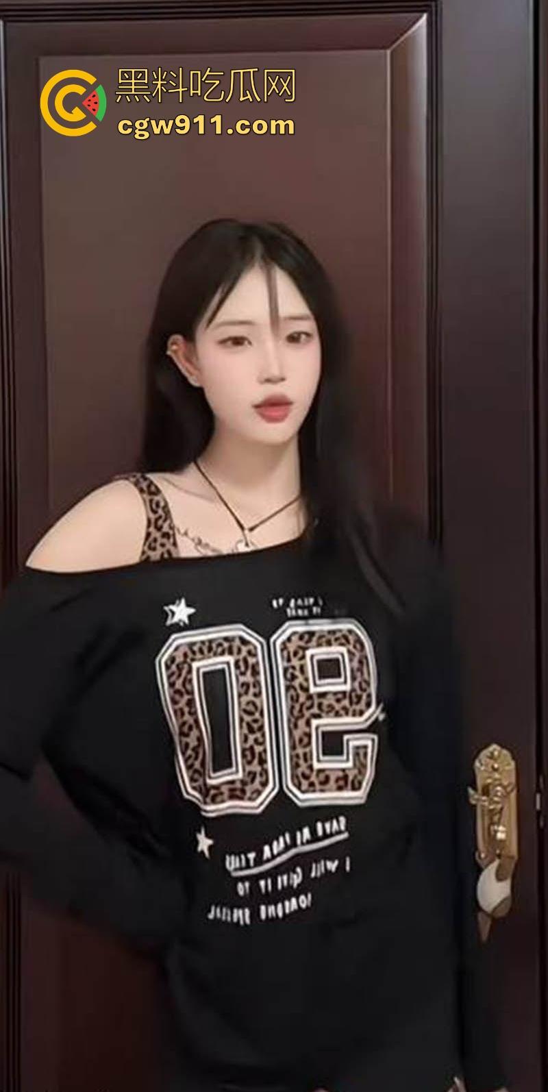 江西工商学院极品学妹【池彦佳】约炮视频曝光，交友不慎约炮渣男无情曝光，深喉口交打桩后入 画面火辣到炸！  第4张