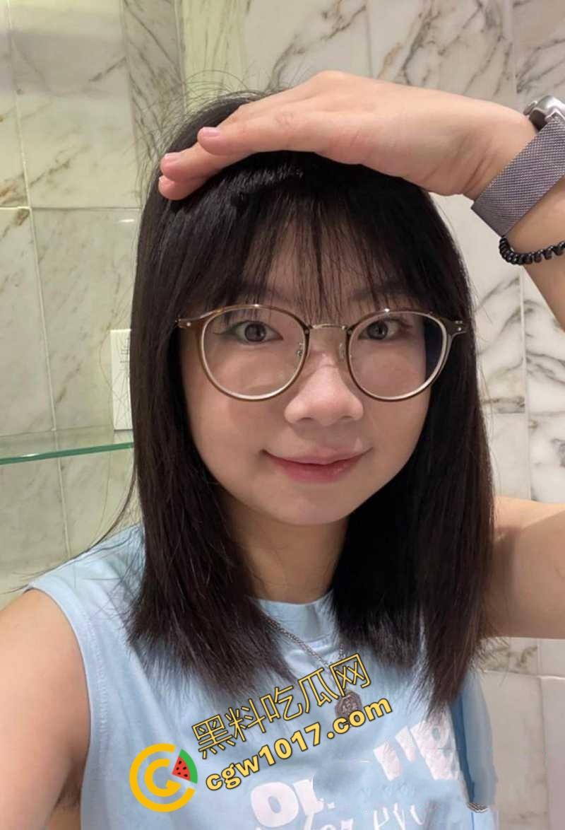 江苏清纯眼镜妹与男友不雅视频曝光！雪白奶子，蜜穴水嫩，淫姿骚态犹如服食春药，惊爆网友眼球！  第1张