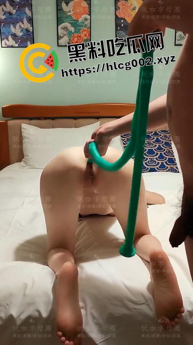 肛条探肠！1米5长的肛塞比模特都高 全部塞进去 这怕不是直接到胃了 抽出来的时候魂都没了  第3张