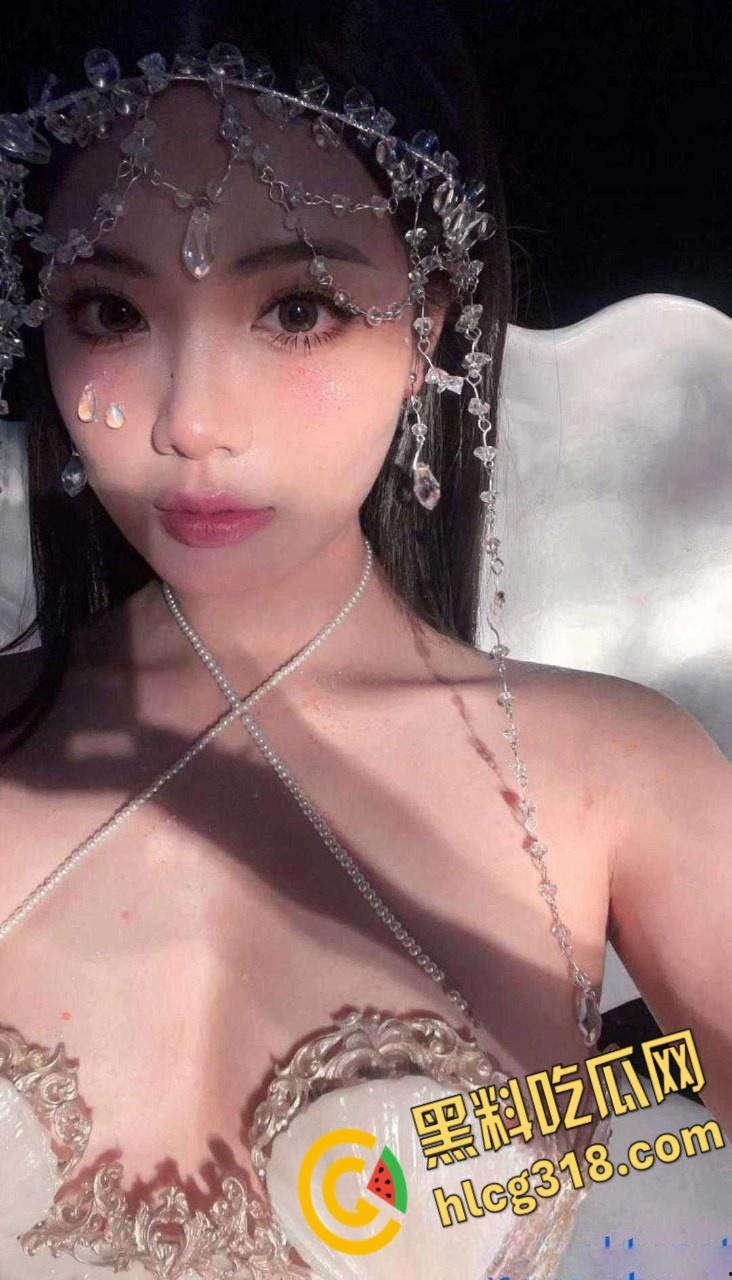 南昌大学极品御姐【沈嫒宁】，对着镜子蒙眼口交，后入时小穴夹的紧紧的，死死抓紧被子，这身材不愧是舞蹈生！  第4张