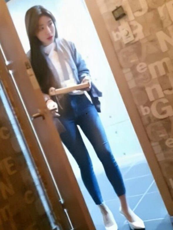 韩国仔冒死偷拍 首尔江南口爆店的美女们  第8张