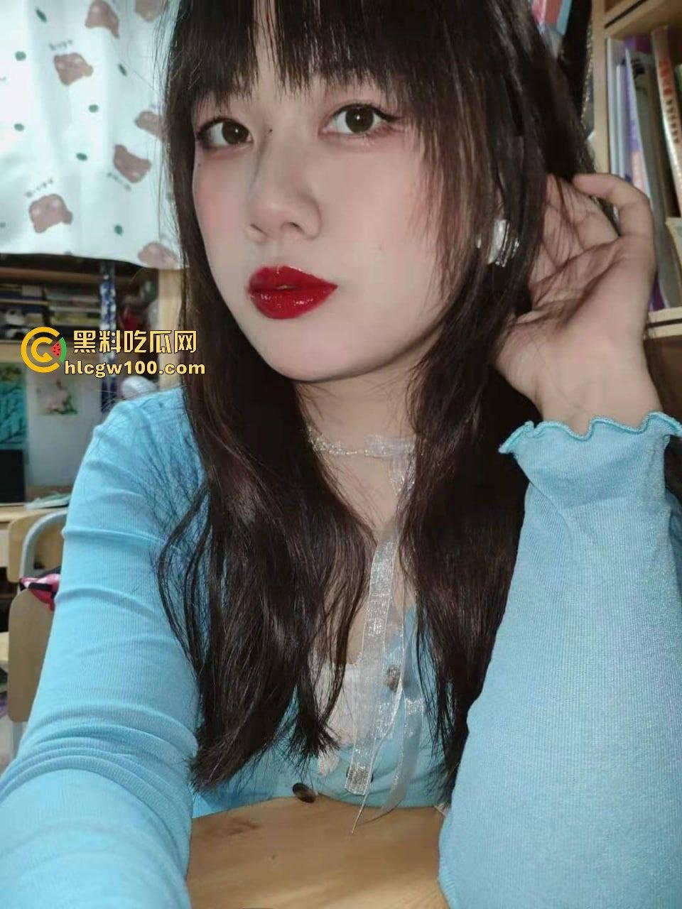 合肥大学【王文婷】性爱视频遭男友曝光，平时嫌男友脏，背地里给炮友口得香！  第1张