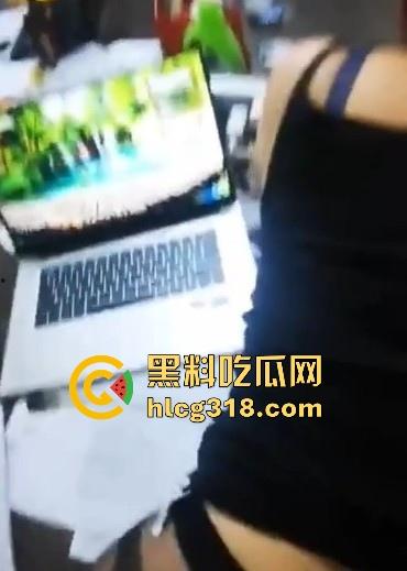 深夜加班后入极品OL同事！御姐身材极品美腿， 黑丝尤物深喉口交，站立爆操无套内射。脸骚劲十足！  第8张