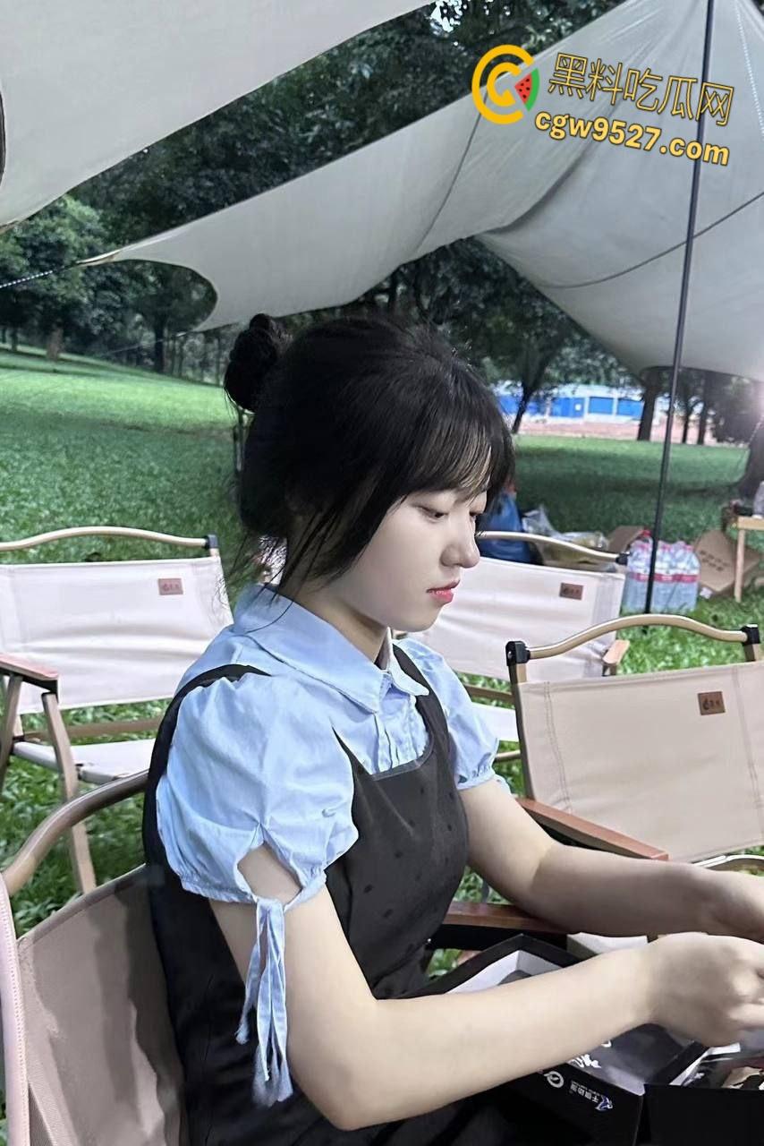 云南大学清纯学妹【谢芝灵】，被男友疯狂调教，酷爱口交沉迷榨精，眼神拉丝表情无比淫荡 !  第3张