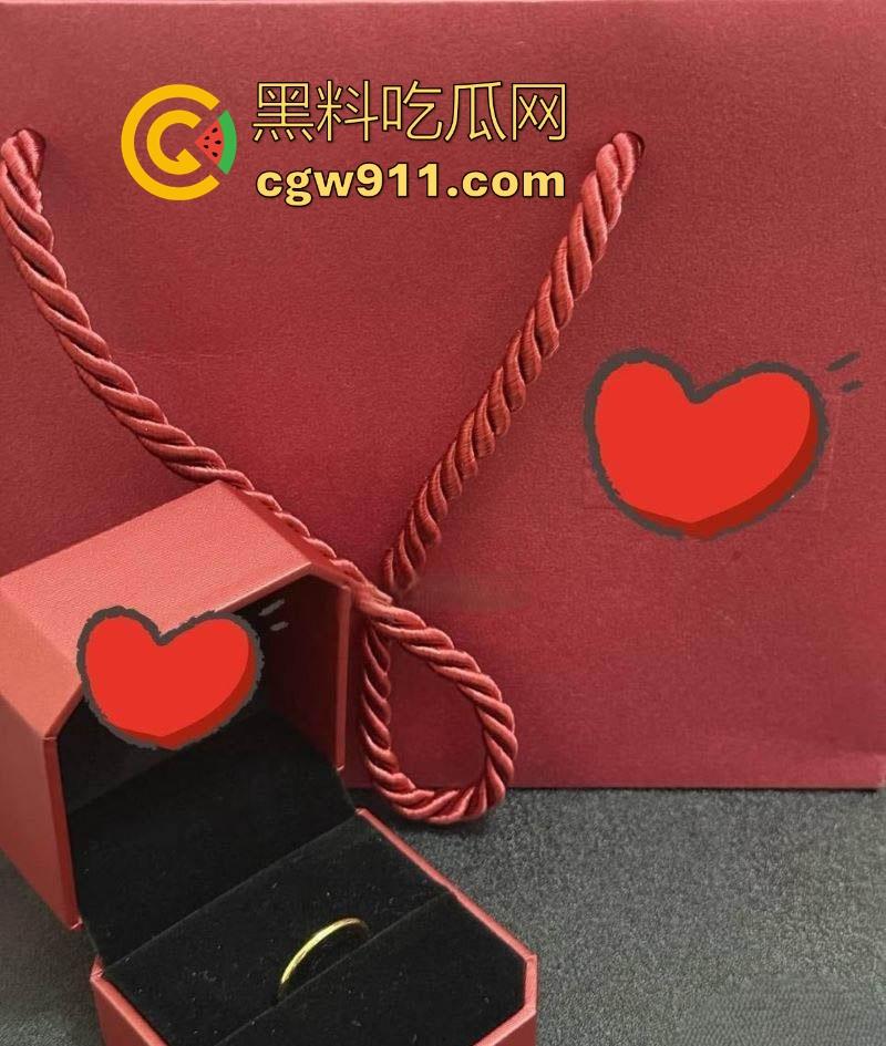 终于在堂姐醉酒状态，进入了堂姐的阴道，但是过程中堂姐竟然醒了，但还是阻止不了无套内射！  第2张