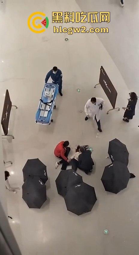 济宁新开商场小女孩从四楼坠落，不幸离世，疑因电梯事故酿成悲剧！  第12张