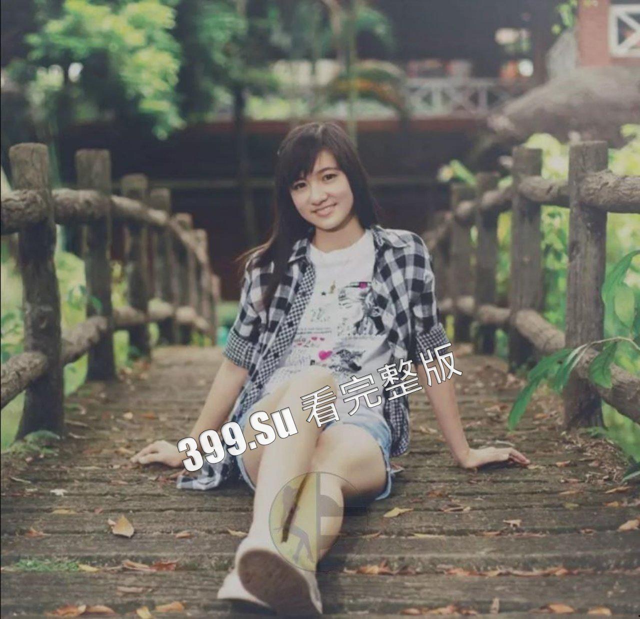 印尼选美冠军 #YESSICA  最新性爱自拍流出 被男友抽插操到翻白眼 边摸逼豆边操骚逼 第3张