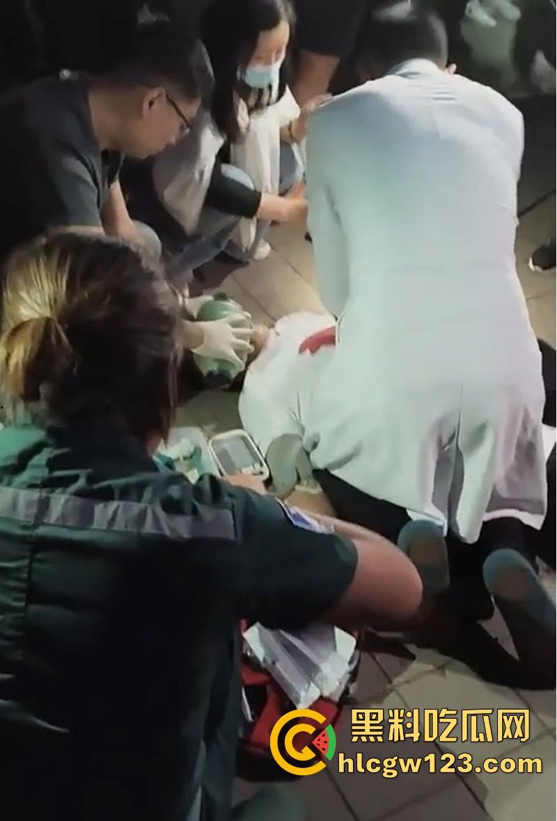 淄博人民公园小伙好心拉架惨遭一刀致命 抢救一小时无果身亡！现场家属悲痛欲绝！  第7张