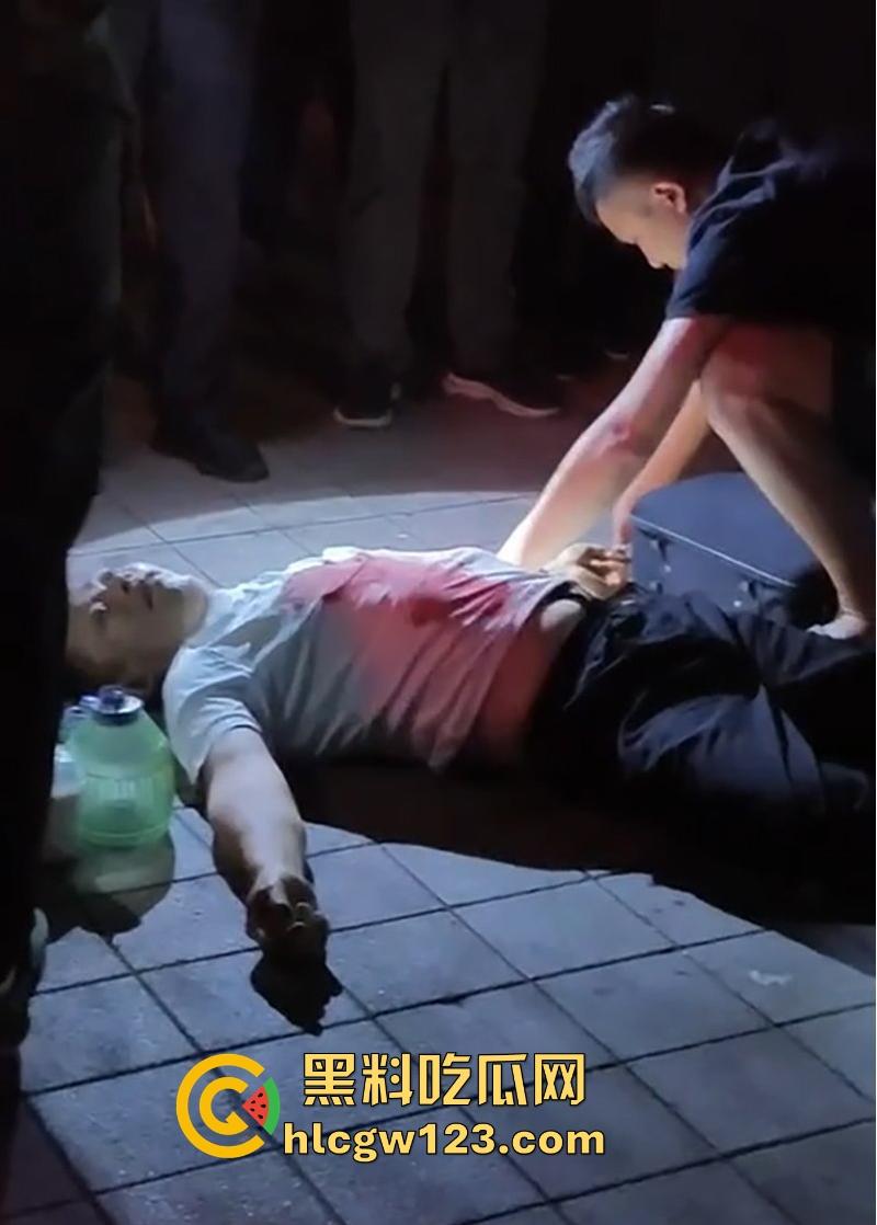 淄博人民公园小伙好心拉架惨遭一刀致命 抢救一小时无果身亡！现场家属悲痛欲绝！  第9张