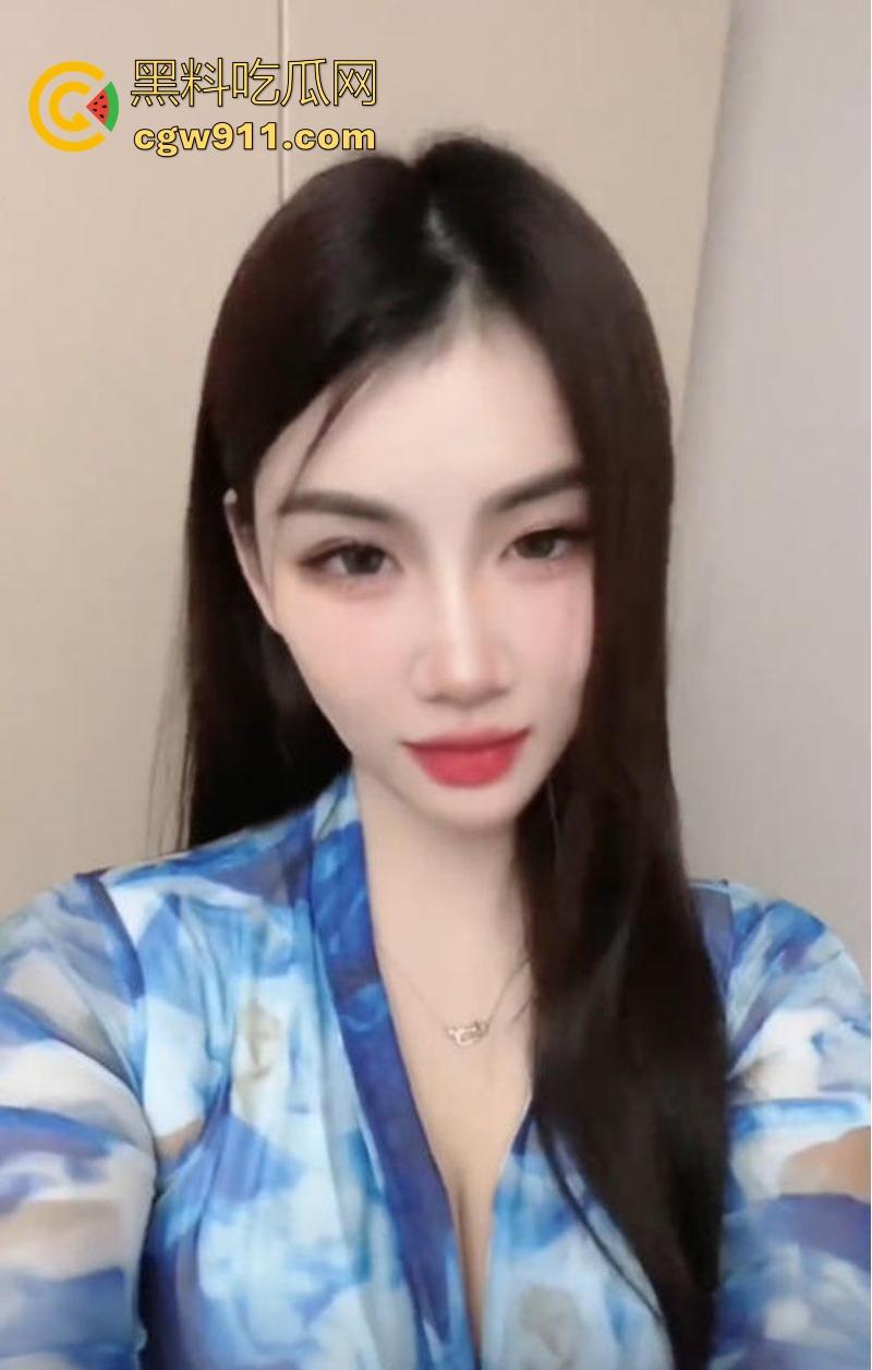 抖音高颜值擦边网红【笑笑baby】露点直播回放，情趣内衣露出性感奶头，挤压奶子香艳刺激，感觉像故意的！  第3张