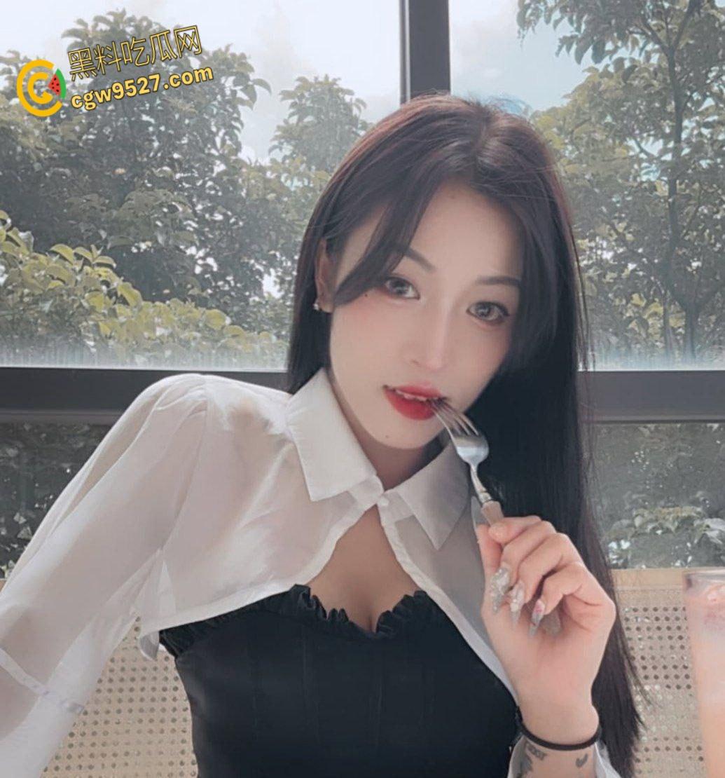 IG高颜值模特【小青同学】，早期约炮视频流出，含情脉脉的口交舔屌，淫语娇喘反差感炸裂至极！  第6张