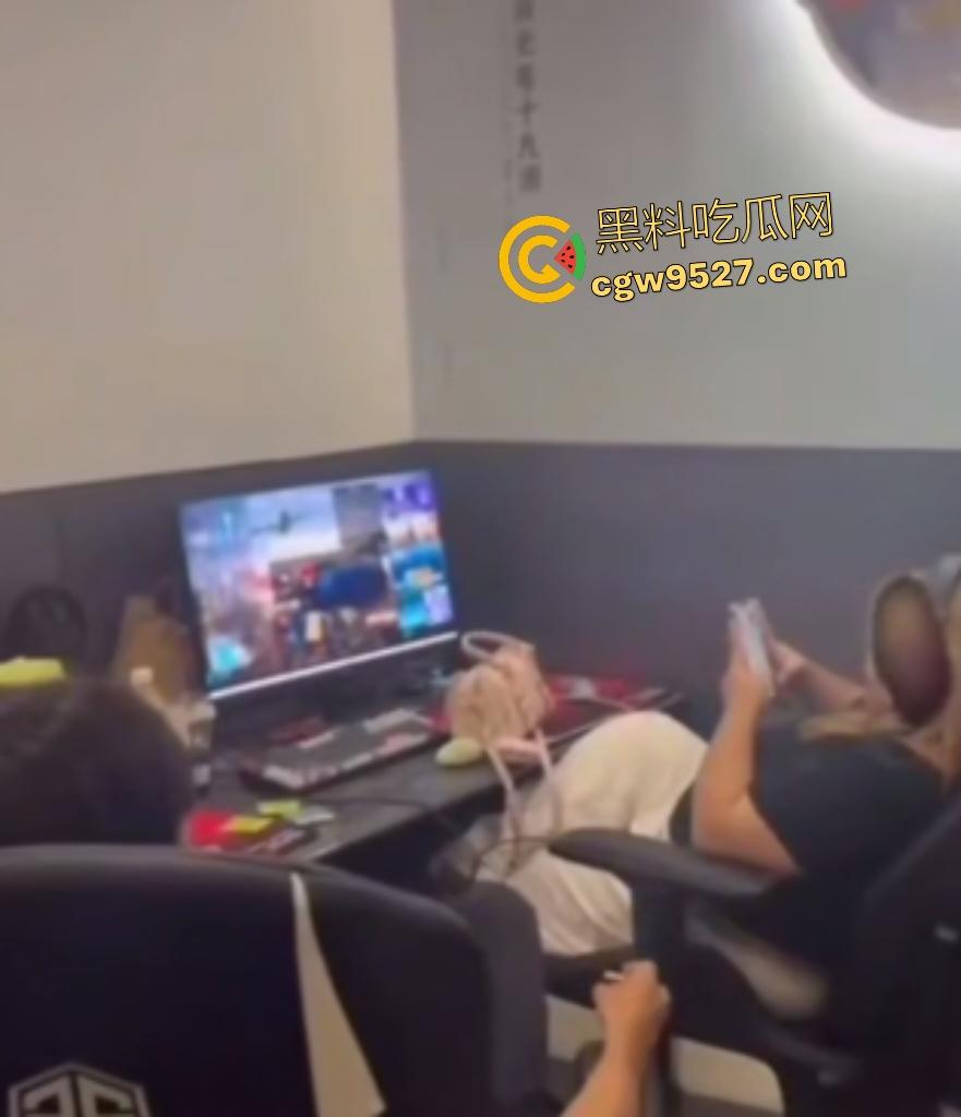 【锦一】网恋奔现见猪头？现场开骂这么肥还骗钱，说180斤都算保守了，立马打110来现场抓骗子！  第8张