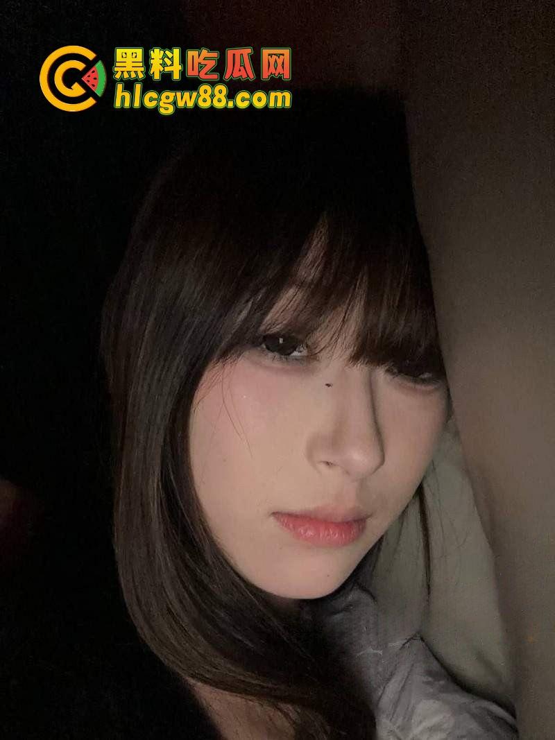 芜湖学生妹『李娜』极品骚货经期还浴血操翻,长腿冷脸反差婊,骑鸡巴狂摇逼水喷炸,镜头前吃屌嗨到爆! 第2张 芜湖学生妹『李娜』极品骚货经期还浴血操翻,长腿冷脸反差婊,骑鸡巴狂摇逼水喷炸,镜头前吃屌嗨到爆! 第2张