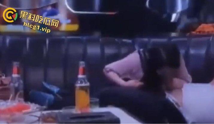 瓜友投稿：ktv不带套操嫂子！老公就在门外！最后再来个口爆真是惊险又刺激！  第8张