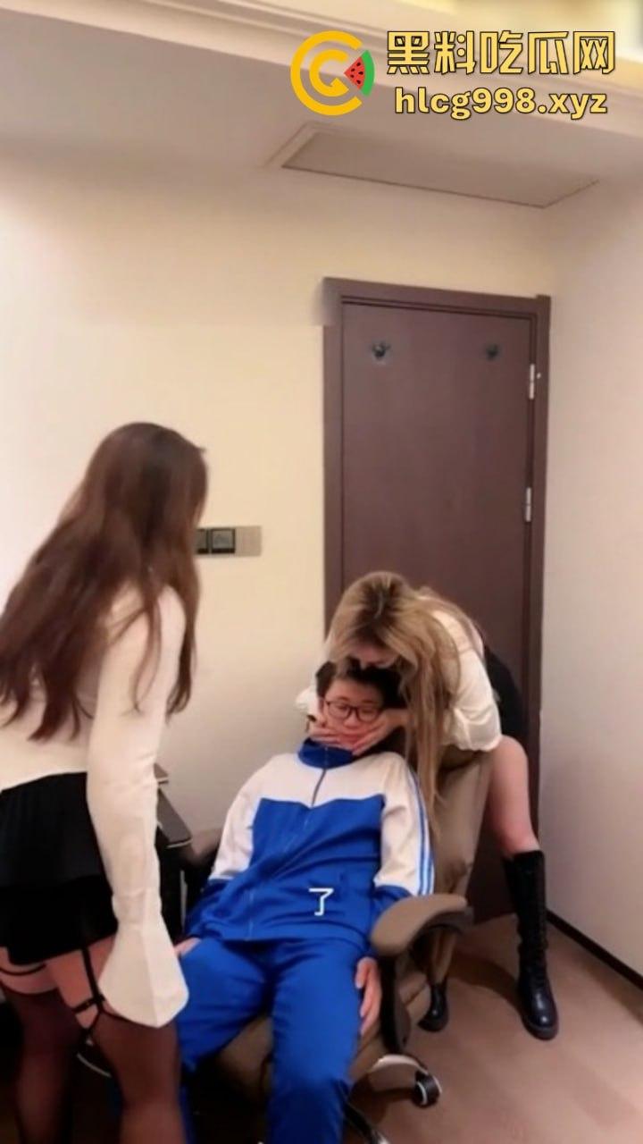 借火顺带给小处男破处！ 尴尬场面让小姐姐崩溃了“小逼有点慌 求哥哥安慰”  第8张